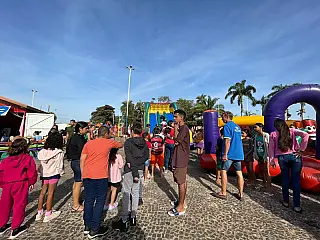 Evento reuniu população neste sábado com atendimentos de saúde, atrações infantis
