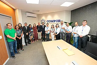MPMS homenageia servidores com pins comemorativos por dedicação institucional reconhecida