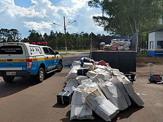 Ação contra corrupção e contrabando cumpre mandados na casa de policiais
