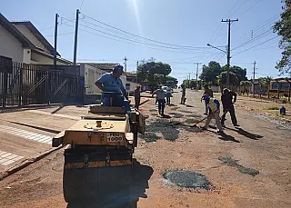 Operação Tapa Buracos foi realizada em vários pontos da cidade