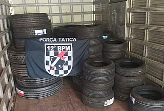 Polícia apreende pneus sem documentação fiscal na BR-163 em Mundo Novo