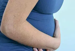 Homem agride mulher grávida de sete meses com chutes na barriga e é preso