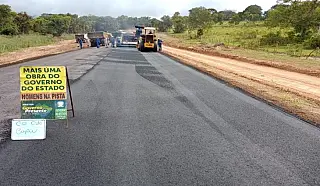 Distrito de Cipolândia começa a receber capa asfáltica