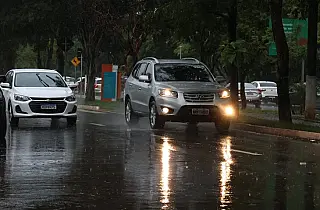 Com condições favoráveis à chuva, sábado tem tempo instável e temperaturas amenas
