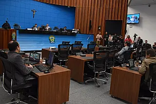 Deputados votam cinco projetos