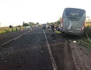 Acidente envolvendo ônibus e caminhonete deixa três mortos na BR-163