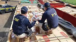 Caminhoneiros flagrados com R$ 2,8 milhões em cigarros contrabandeados são condenados em MS