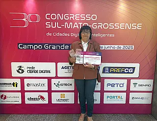 Aparecida do Taboado é premiada por projetos educacionais com uso de tecnologia