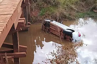 Mãe e filha morrem após carro cair de ponte entre Angélica e Nova Andradina