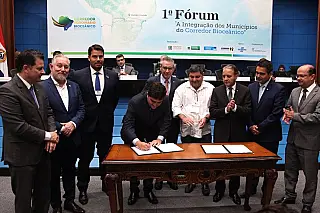 Assinatura de convênios marca 1º Fórum Integração