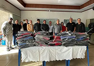Vice-prefeito e equipe visitam Lar dos Idosos e entregam agasalhos em Aparecida do Taboado