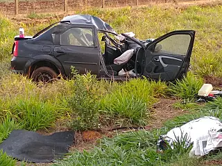 Colisão entre carro e carreta deixa motorista morto na BR-163