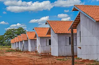 Selvíria avança para entrega de casas populares com rede elétrica
