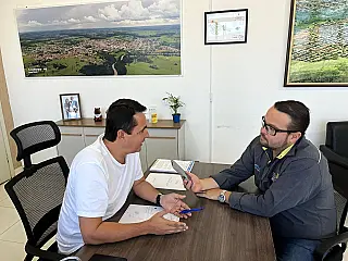 Prefeito Rodrigo esclarece confusão no almoxarifado, detalha REURB e confirma curso tecnólogo da UEM