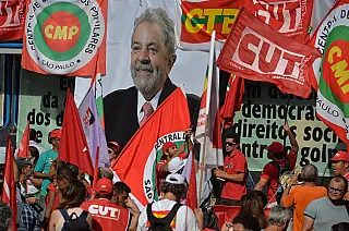 Com Lula na berlinda, PT ainda mantém preferência do eleitorado