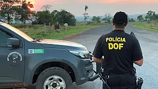 Com mandado de prisão em aberto, motociclista cai ao fugir do DOF
