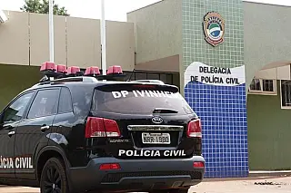 Ivinhema - Dupla invade residência, ameaça homem com faca e foge levando botijão de gás