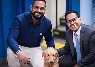 'Paçoca' visita a Câmara e mostra como cães podem auxiliar em terapias para pessoas com autismo