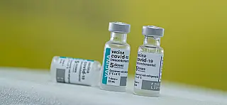 Brasil recebe primeiro lote de vacinas atualizadas contra a Covid-19