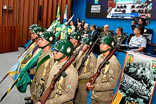 Solenidade marca 80 anos do fim da Segunda Guerra e presta homenagens a combatentes