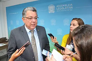 Evander quer que Fundo seja aplicado no combate a incêndios e recuperação de áreas