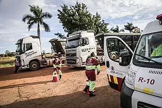 Caminhoneiro é encontrado morto dentro de cabine de carreta na BR-163

