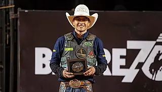 Inocenciense Gustavo Silva conquista tríplice coroa da PBR 2025