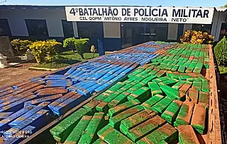 Traficantes são presos com mais de 700 quilos de maconha em caminhão