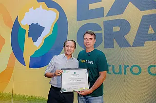 Coronel David entrega Diploma de Ilustre Visitante a Flávio Bolsonaro