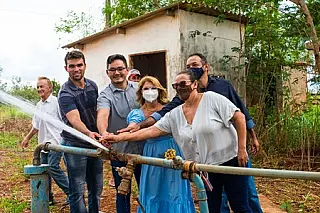 Prefeitura conserta bomba e assentados voltam a ter água encanada após 6 meses.