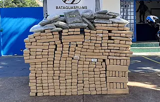 Polícia Militar apreende veículo que transportava 300 quilos de maconha em Bataguassu