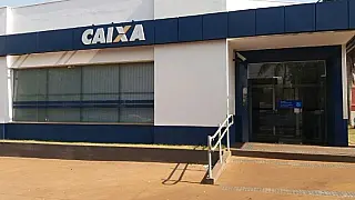 Homem é detido após perturbar e ameaçar segurança da Caixa Econômica