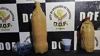 Traficantes abandonam carreta na fronteira com haxixe e até maconha líquida