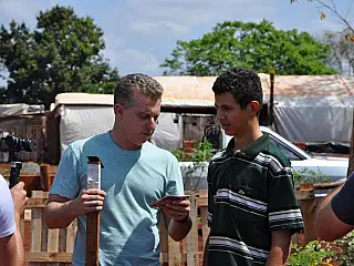 Luciano Huck surpreende Rogério, o `menino inventor´ de Sidrolândia