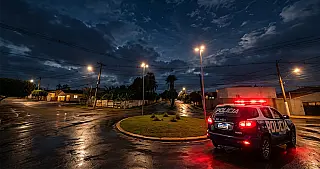Mulher é conduzida à delegacia após denúncia de agressão em Paranaíba