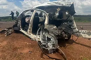 Jovem de 19 anos morre em colisão entre carro e carreta na BR-267
