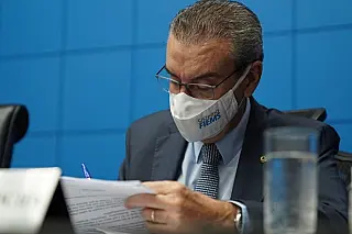 Paulo Corrêa pede prioridade de vacinação a trabalhadores de bares e restaurantes