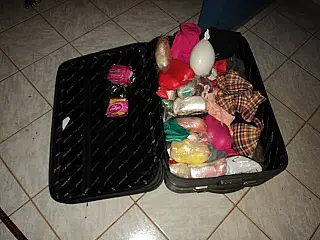 Grávida é presa com 8 kg de maconha escondia dentro da mala