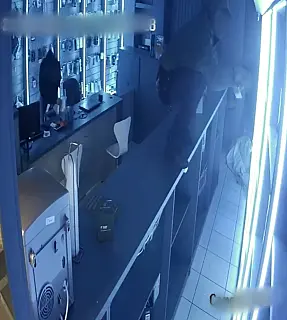 Quatro homens são presos após furto de celulares e eletrônicos