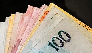 Governo deposita salários na segunda-feira; valor estará disponível para saque no dia 1º