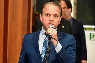 Projeto institui ações integradas para combate ao comércio ilegal de celulares e peças