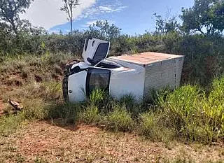 Motociclista morre após invadir pista e colidir com caminhão na MS-112