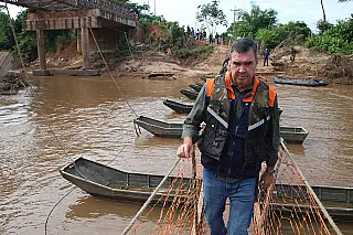 Governo de MS apoia obra emergencial e anuncia ponte de concreto