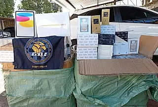 Dupla é presa após polícia encontrar eletrônicos e produtos ilegais em veículo na BR-060