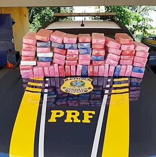 Traficante e adolescente são flagradas pela PRF com 71 quilos de cocaína