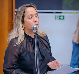 Lia Nogueira cobra resposta rápida e proteção aos trabalhadores da saúde
