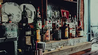 Cassilândia: mulher armada com faca ameaça clientes em bar