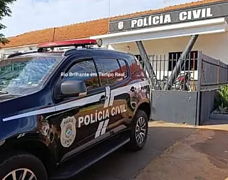 Mulher morre após ser esfaqueada pelo companheiro; caso é investigado como feminicídio