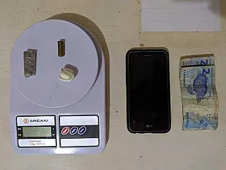 Em Batayporã, jovem de 24 anos é preso pela Força Tática acusado de tráfico de drogas