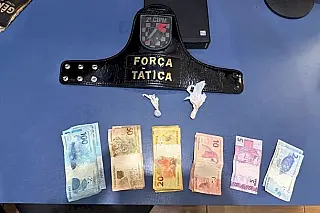 Homem é detido após abordagem revelar drogas, dinheiro e ameaça